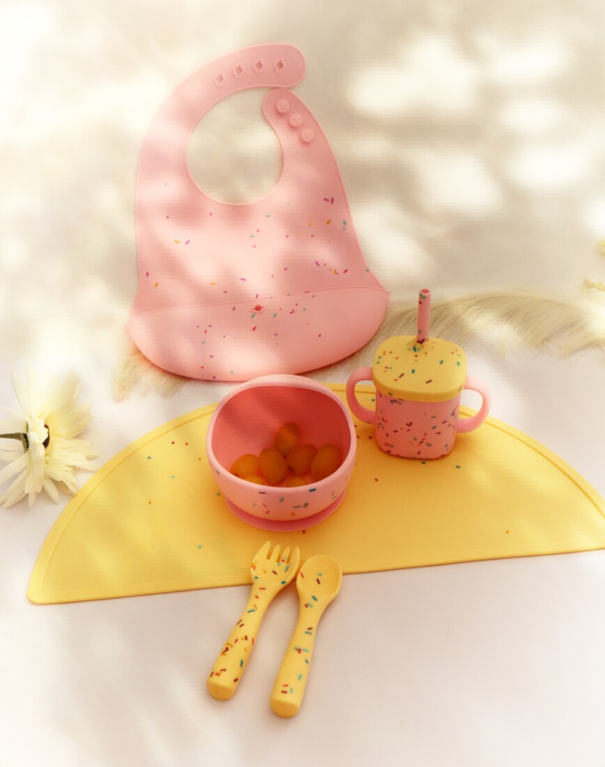 Παιδικό μπoλ σιλικόνης με αντιολισθητική βάση, Ποτηράκι, Κουταλάκι – Πιρουνάκι, Σαλιάρα και Σουπλά