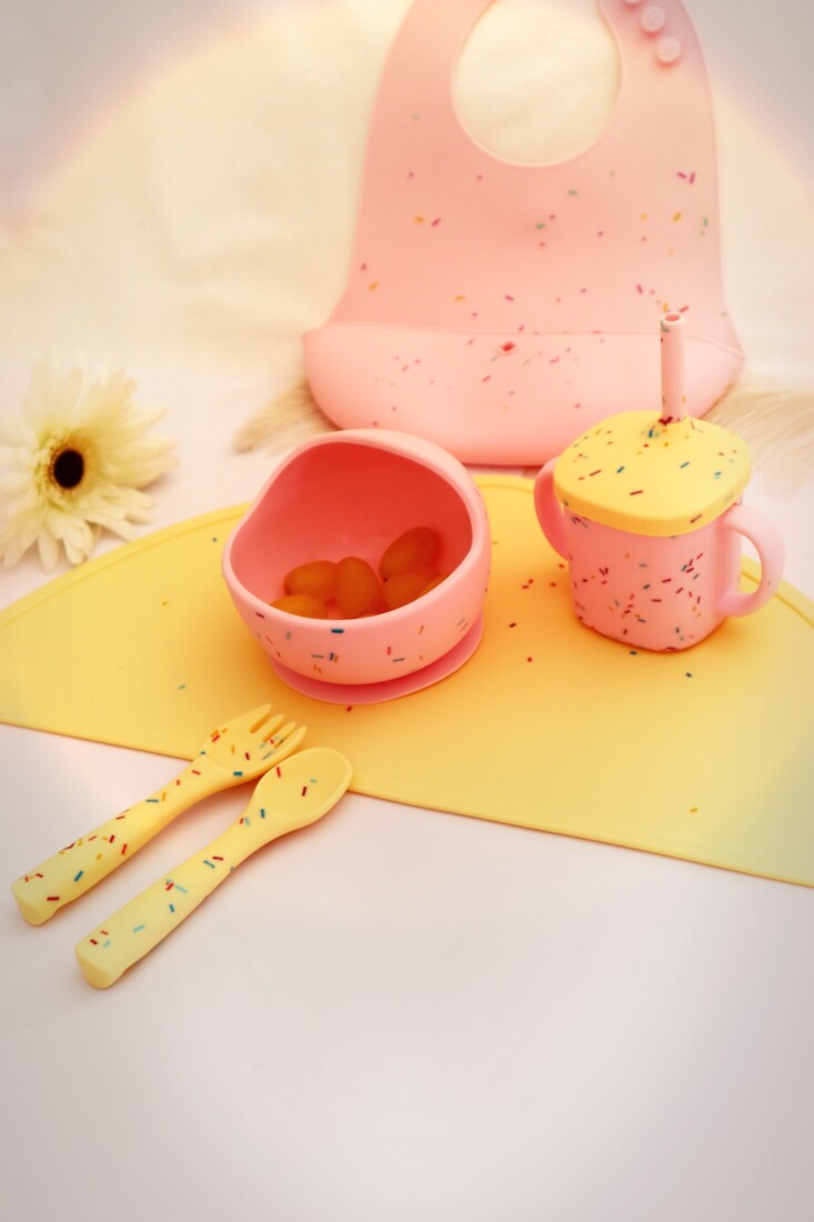 Παιδικό μπoλ σιλικόνης με αντιολισθητική βάση, Ποτηράκι, Κουταλάκι – Πιρουνάκι, Σαλιάρα και Σουπλά