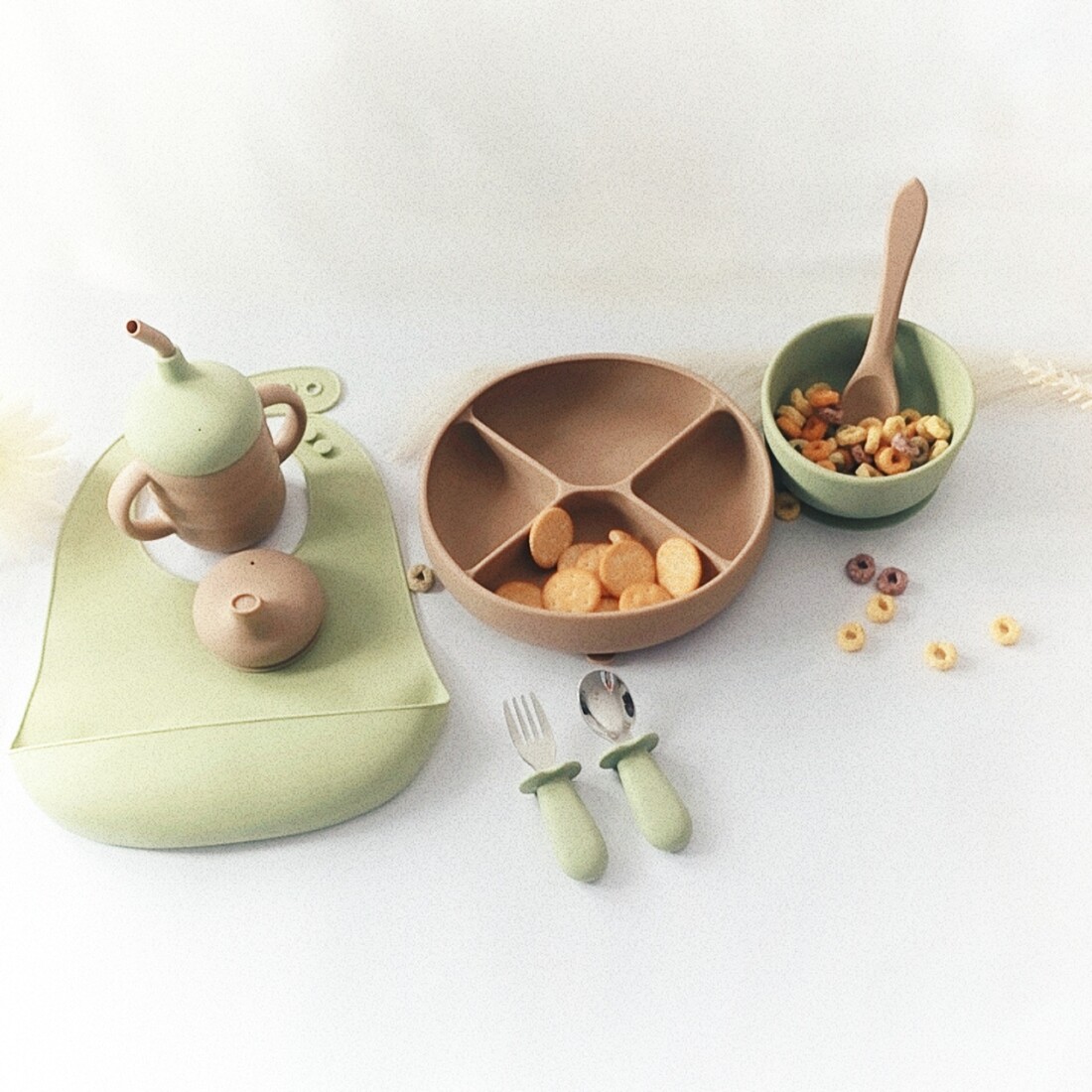 Σετ Φαγητού “4 sections plate” από σιλικόνη με αντιολισθητική βάση (8τμχ)